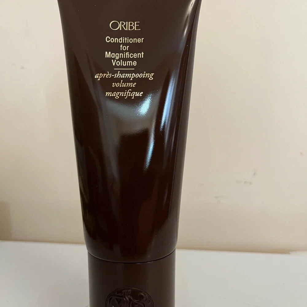 Oribe Magnificent Volume Shampoo and Conditioner Set - Picture 3 of 3